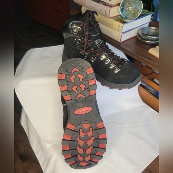 Lace-up Black Hiking Boots - Picture 4 of 4